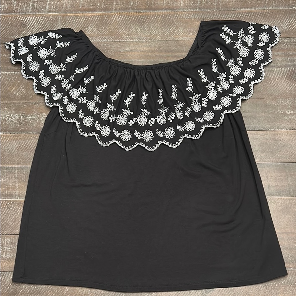 Adrianna Papell Black Top with White Embroidery